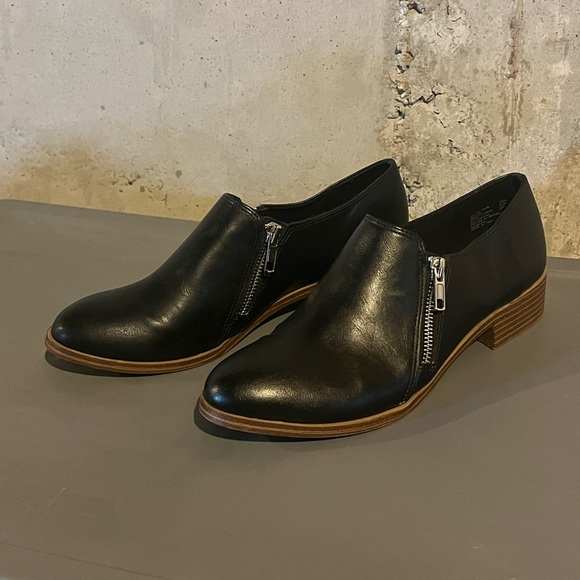 American Eagle By Payless Shoes - AMERICAN EAGLE Ankle Side zip Booties! Size 8